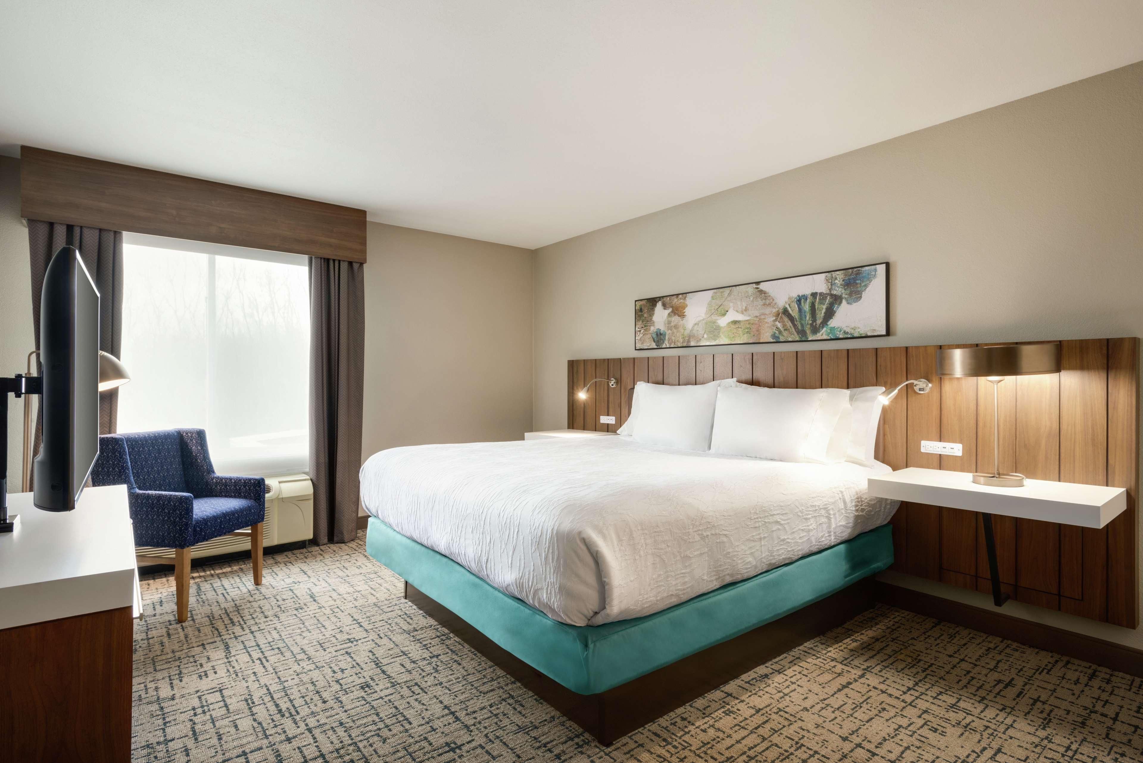 Hilton Garden Inn Dubuque Downtown Exterior photo
