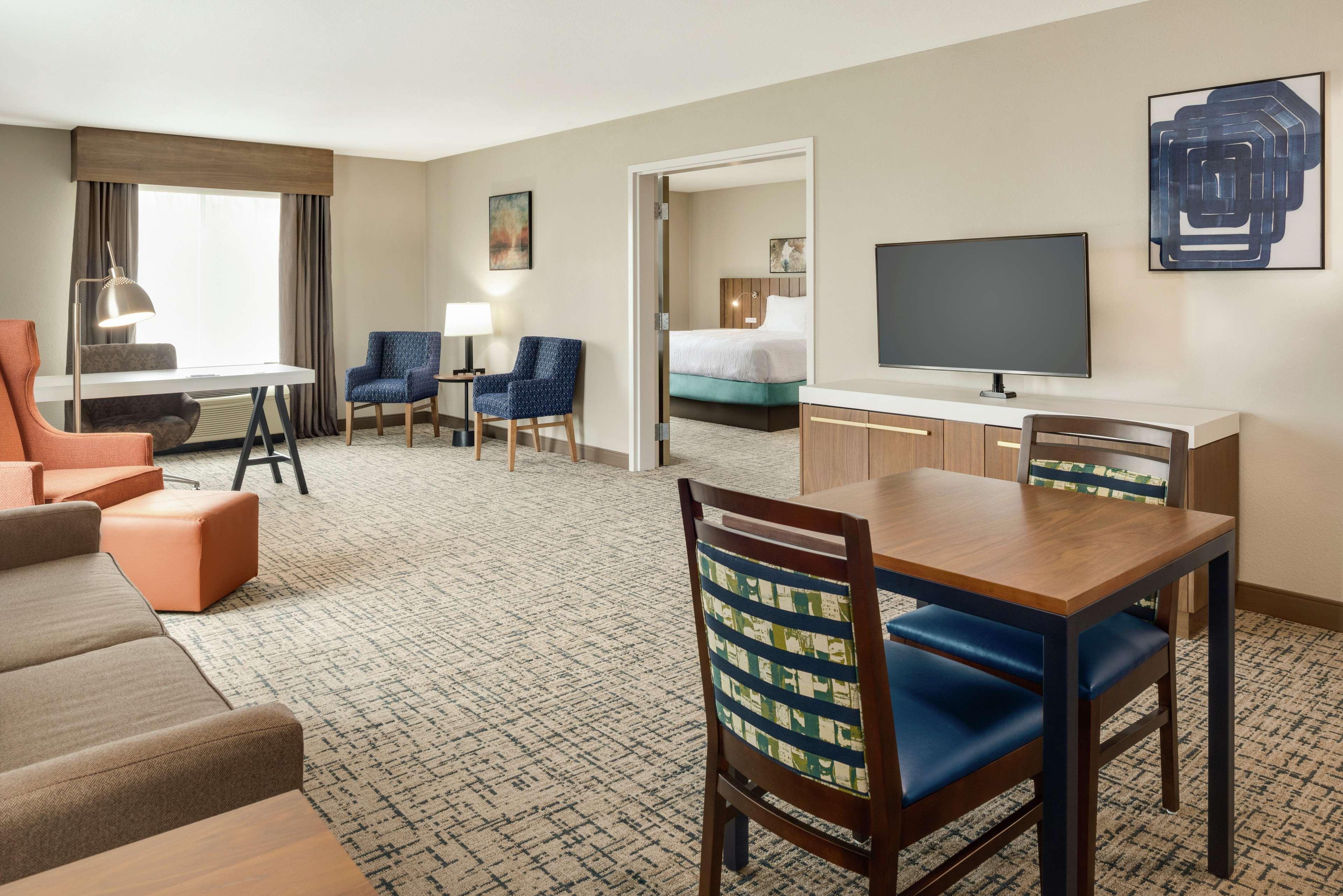 Hilton Garden Inn Dubuque Downtown Exterior photo