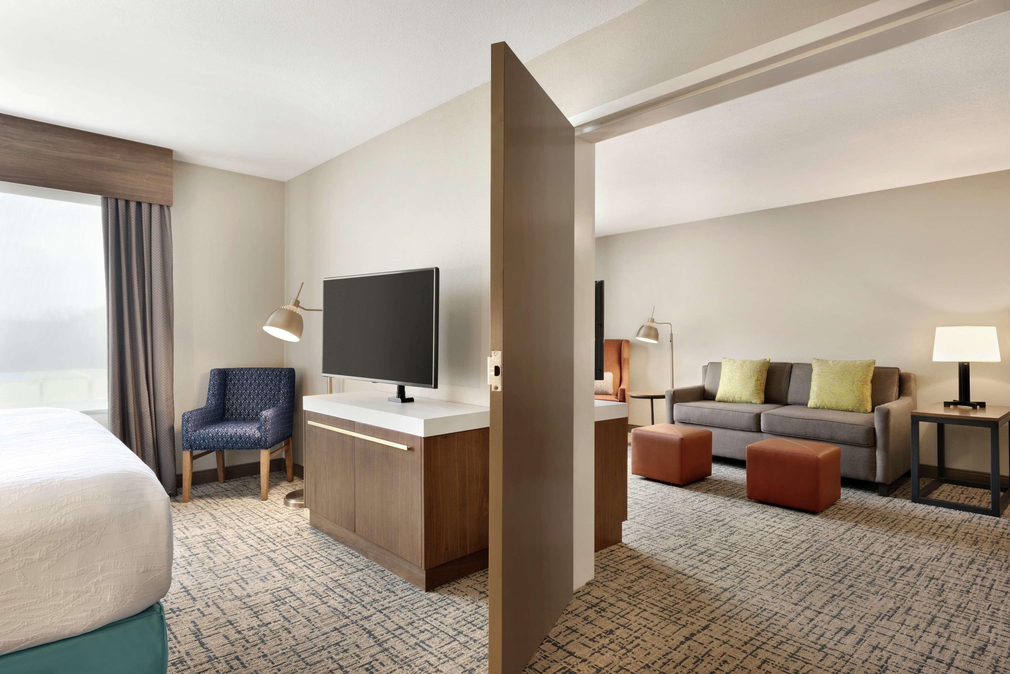 Hilton Garden Inn Dubuque Downtown Exterior photo