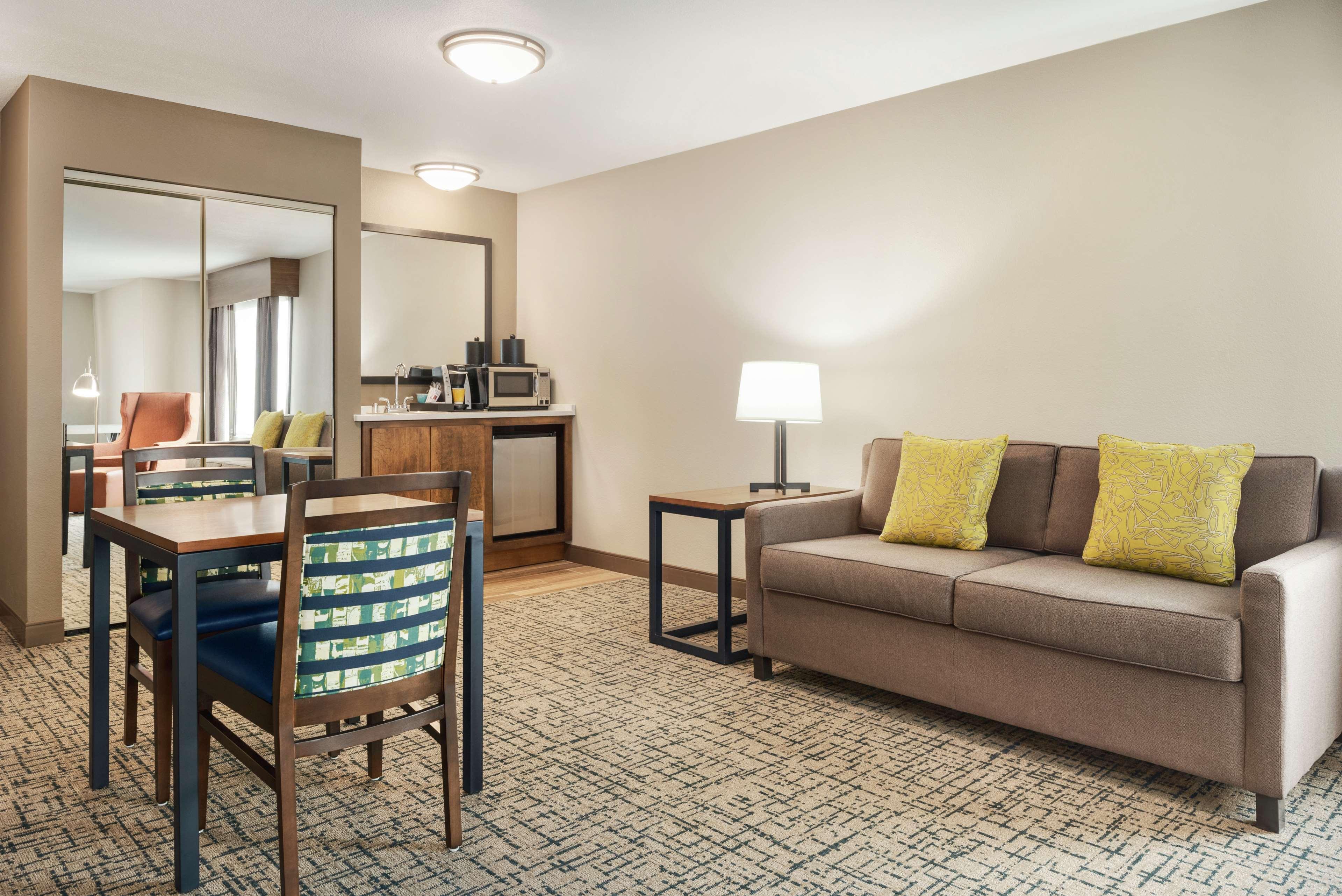 Hilton Garden Inn Dubuque Downtown Exterior photo