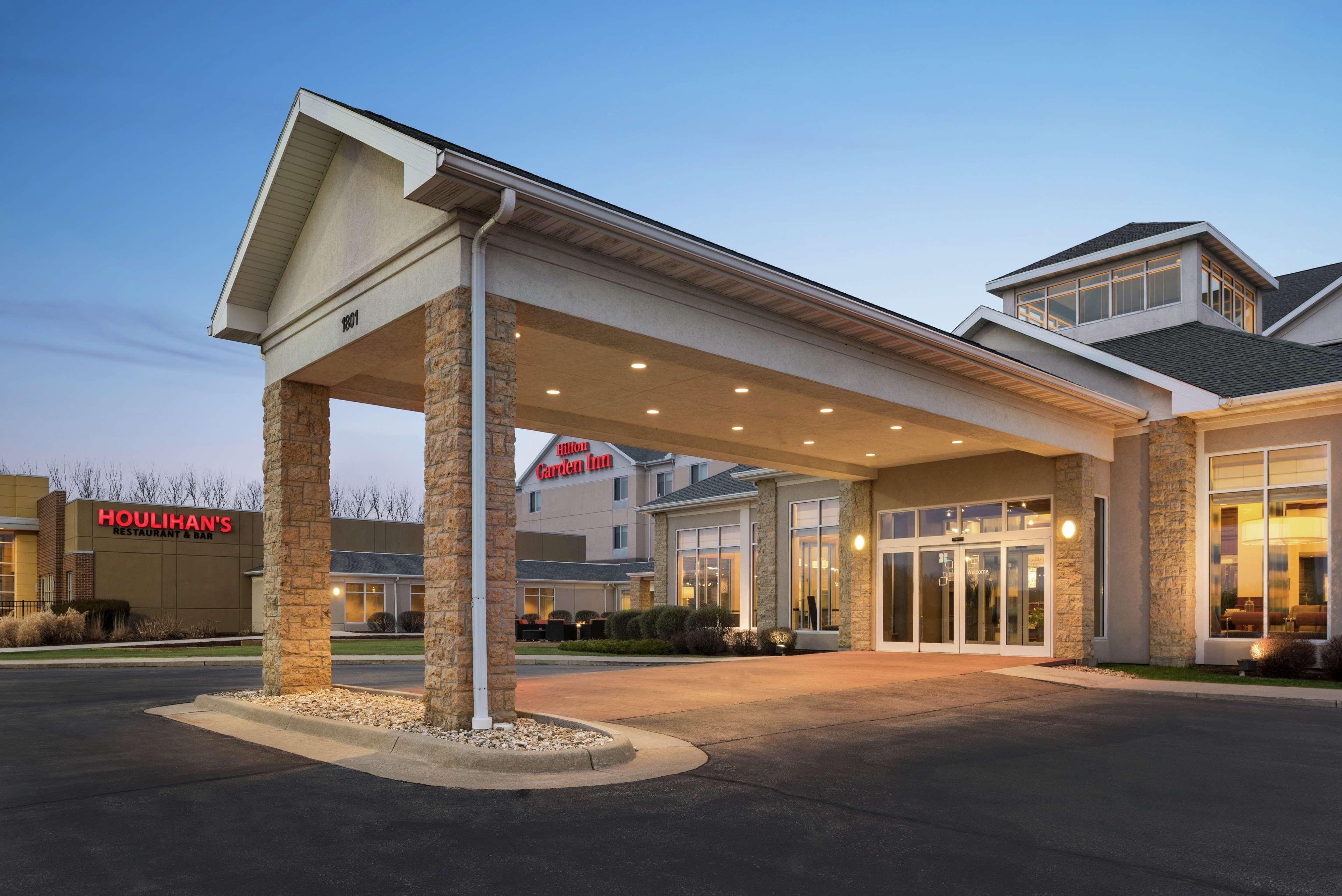 Hilton Garden Inn Dubuque Downtown Exterior photo