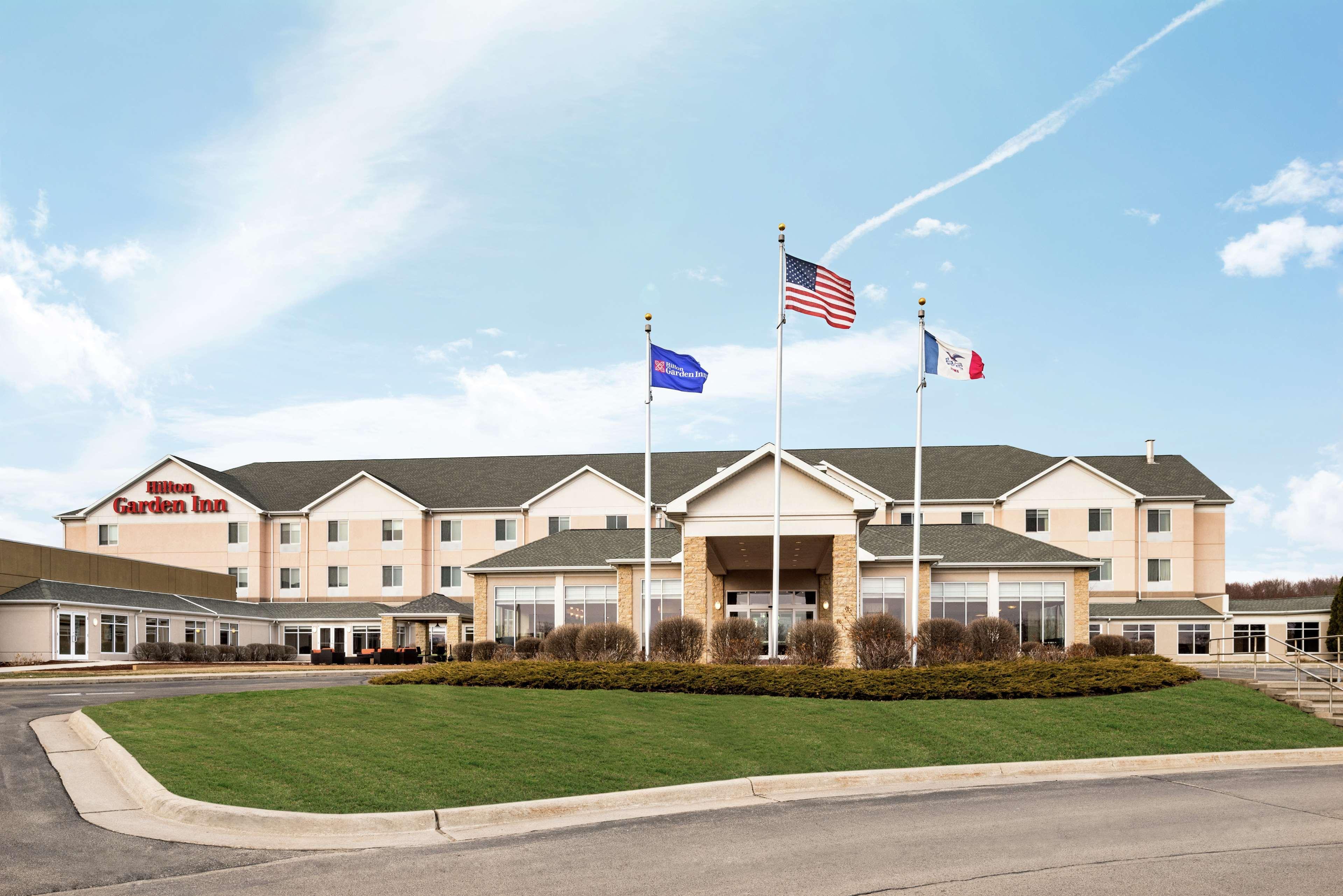 Hilton Garden Inn Dubuque Downtown Exterior photo