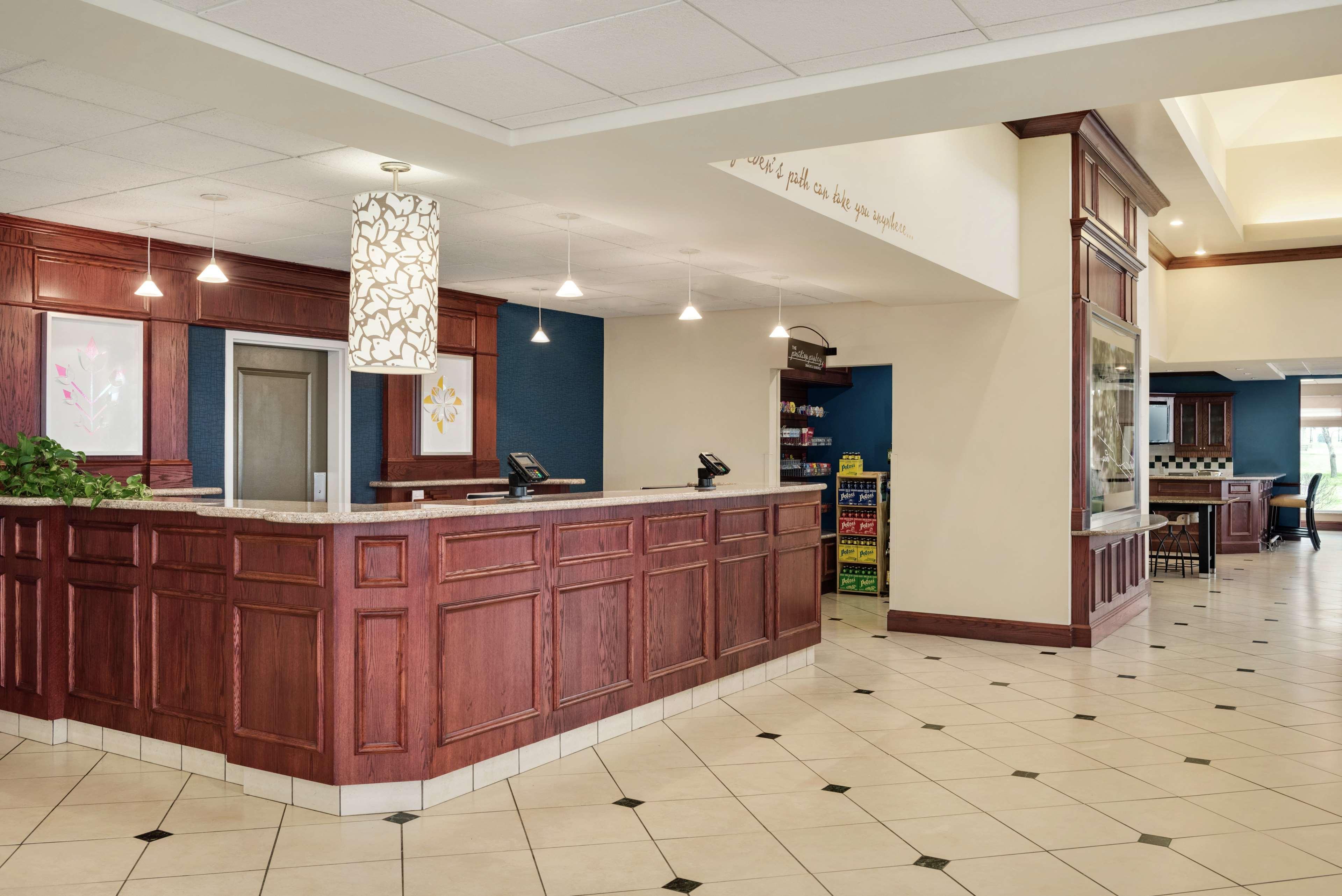 Hilton Garden Inn Dubuque Downtown Exterior photo