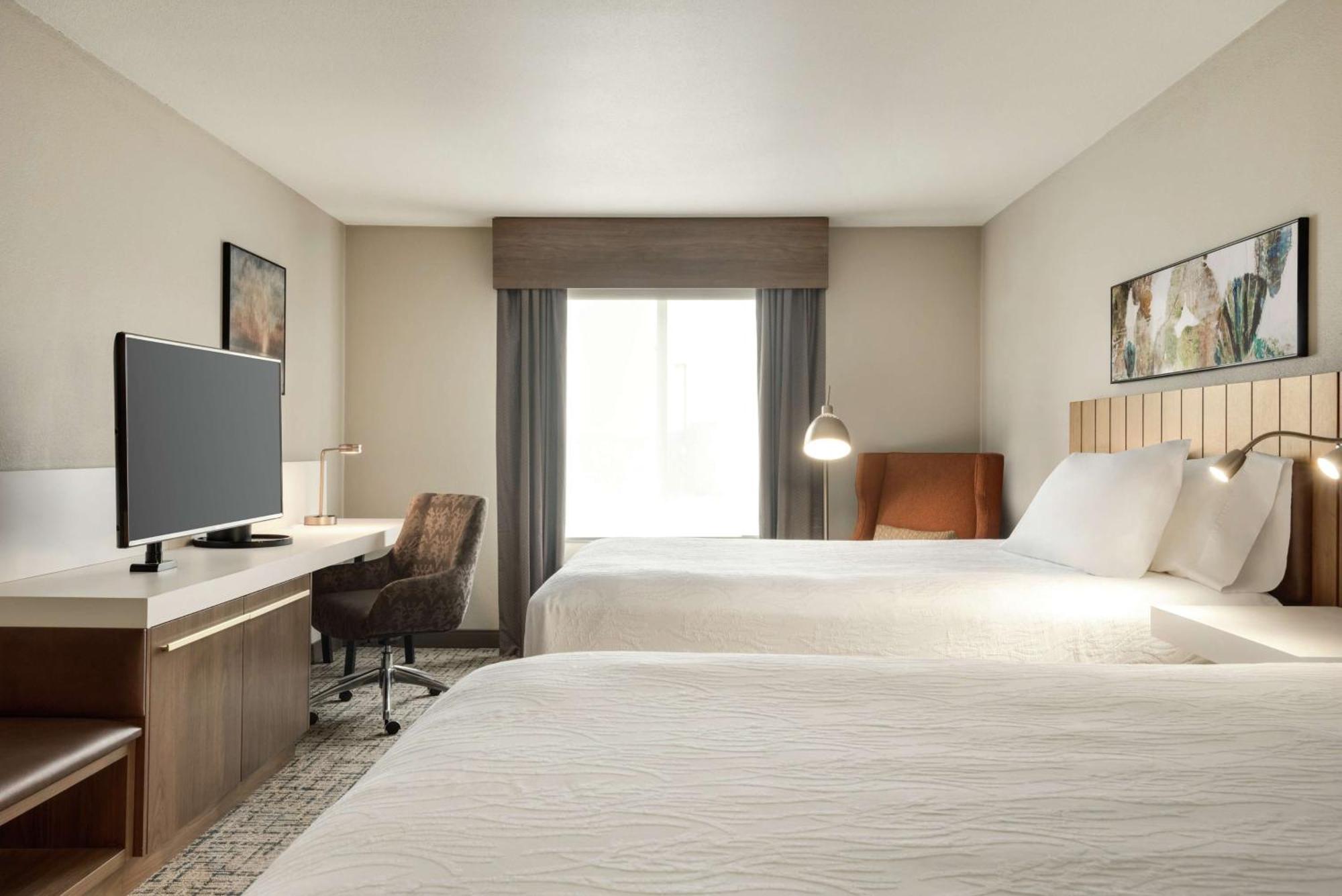 Hilton Garden Inn Dubuque Downtown Exterior photo