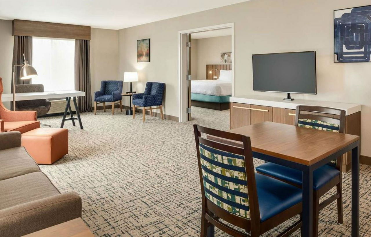 Hilton Garden Inn Dubuque Downtown Exterior photo